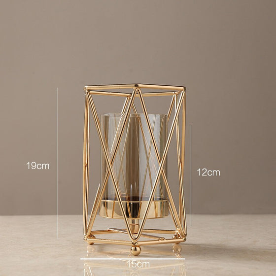 Geometrische goldene Vase