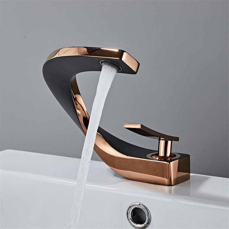 Grifo Epsilon - grifo de diseño para baño o cocina acabado negro con oro rosado | Casa Fogo México