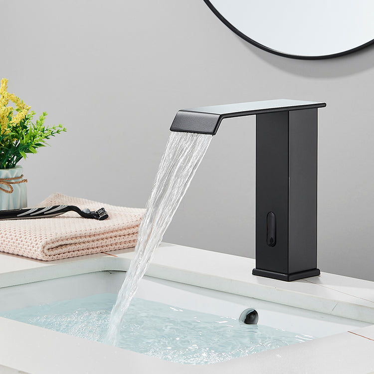 Grifo Proxi - grifo de diseño para baño o cocina acabado negro | Casa Fogo México