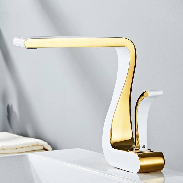 Grifo Swan - grifo de diseño para baño o cocina acabado blanco con dorado | Casa Fogo México